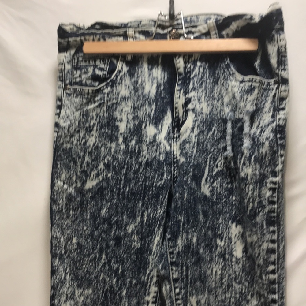 Stonewashed Ripped Jeans